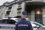 Čula sam: "ZOVITE POLICIJU", a potom se čula VRISKA, CIKA I KRVI JE BILO! Uznemireni stanari zgrade na Vračaru, u kojoj je sinoć čovek povredio susede, pa nasrnuo sekirom na policiju!