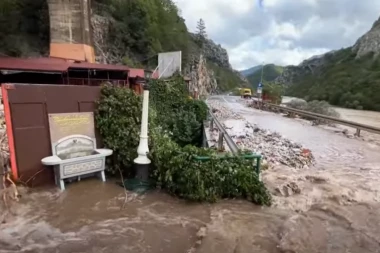 DEČAK U RUŠEVINAMA TRAŽIO SVOG PRIJATELJA! "Tu je živeo, ovde mu je bila kuća..." Potresne ispovesti stanovnika Jablanice (VIDEO)