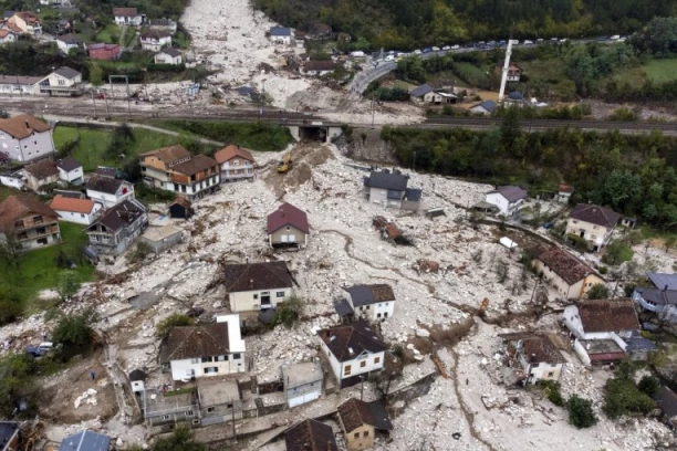 BOSNA I HERCEGOVINA PRED NOVOM KATASTROFOM? Meteorolozi najavili novi talas jake kiše! Evo koji će delovi zemlje biti na udaru