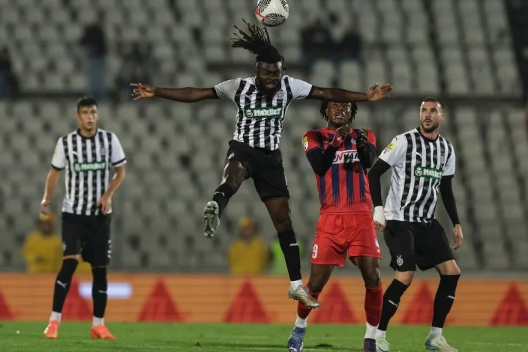 PARTIZAN - TEKSTILAC: Crno-beli ponovo poveli! Natho zatresao mrežu gostiju!