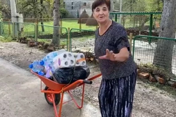 "NE DAJ BOŽE NIKOME" STRAŠNE SCENE U BIH: Meštani na ivici suza, mnogi su izgubili sve! Idu po humanitarnu pomoć! (VIDEO)