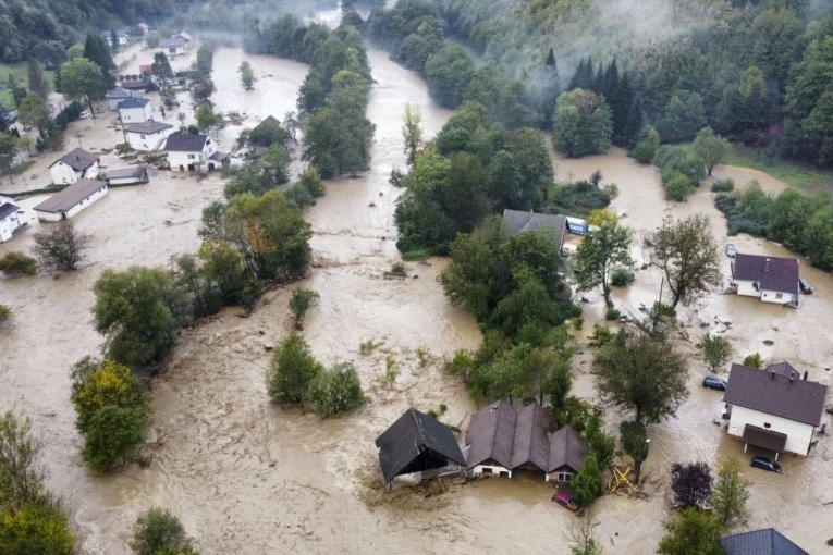 SELO KOD JABLANICE POTPUNO ODSEČENO OD SVETA: Hrana jedva stiže, a imaju i PROBLEM SA STRUJOM