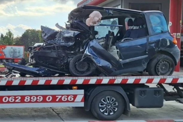 UBILI MAJKU TROJE DECE, PA POKUŠALI DA POBEGNU?! Jezivi detalji nesreće kod Bačkog Petrovca: Dvojica bila u automobilu, ali odbijaju da kažu KO JE VOZIO! (FOTO, VIDEO)