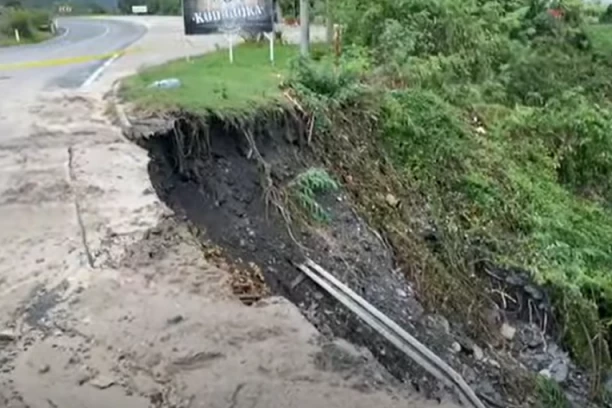 SVE SE TRESE I PUCA, A ONDA SE ZEMLJA ODJEDNOM OTVARA! Horor kod Novig Sada, hitne službe upućene na teren (VIDEO)