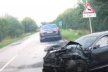 BIO PIJAN, PREŠAO U SUPROTNU TRAKU I ZAKUCAO SE U AUTOMOBIL! Uhapšen vozač koji je ubio majku troje dece kod Bačkog Petrovca, TROJE DECE I OTAC POVREĐENI!