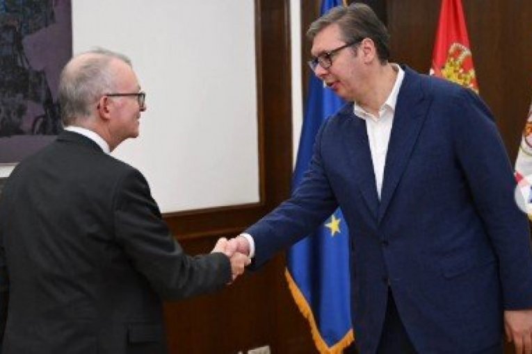 VUČIĆ SA DELEGACIJOM MMF: "Težak i uspešan sastanak, Srbija nastavlja putem fiskalne stabilnosti!" (FOTO)