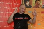 "UČI NAŠU DECU DA SKAČU PO AUTOBUSKIM STANICAMA": Desingerica na meti oštrih OSUDA - reper predstavlja loš uticaj za mlađe generacije?!