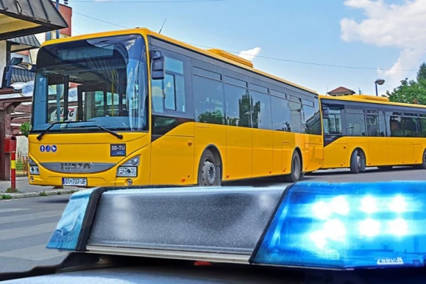 DIRAO IH I MAZIO: Vozač školskog autobusa uhvaćen u BEZOBRAZNOM odnosu sa decom od TRI do 11 godina starosti!