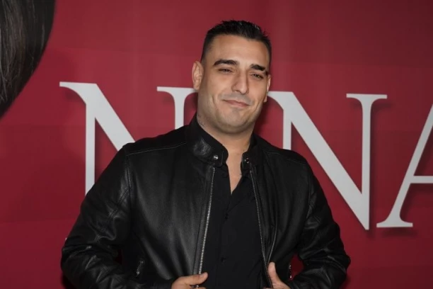 DARKA LAZIĆA ZNATE SVI, ALI NJEGOVOG BRATA NE - Žene lude za njim, a evo kako on izgleda!