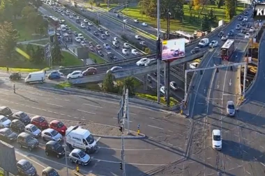 PAKAO NA BEOGRADSKIM ULICAMA! Kolaps na svim velikim saobraćajnicama, tražite alternativne puteve na posao! (FOTO)