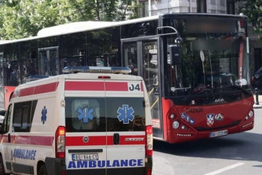 ŽENA SPASILA ŽIVOT ČOVEKU U ŽARKOVU: Svi su mislili da je muškarac u autobusu pijan, "A ONDA SE SAMO SRUŠIO"