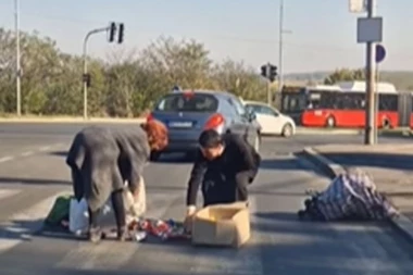 O POTEZU SVEŠTENIKA SA KARABURME BRUJI SRBIJA: Ženi se prevrnula kolica, drugi vozači je PSOVALI, a onda je naišao otac Aleksandar (VIDEO)