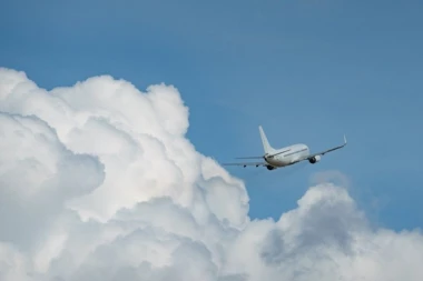 DRAMA U VAZDUHU: Putnici počeli da se GUŠE! Avion iz Ciriha hitno sleteo u drugu zemlju