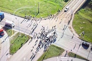 PUKLA JOŠ JEDNA KOKANOVIĆEVA I ĆUTINA BLOKADA: Blam Đilasa na svakom koraku! (FOTO, VIDEO)