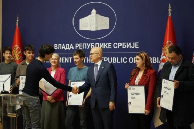 PREMIJER SA NAŠIM NAJVEĆIM TALENTIMA! Vučević uručio priznanja učenicima nagrađenim na međunarodnim takmičenjima