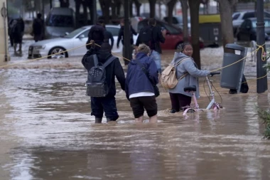 PONOVO POPLAVE! Hiljade stanovnika u opasnosti, ove prizore NIKO više nema snage da gleda (VIDEO)