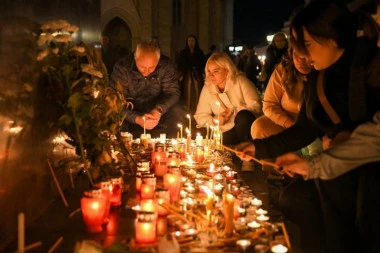 "SEDIŠ NA KLUPI, ČEKAŠ VOZ, A NE ZNAŠ DA TI JE OVO POSLEDNJA STANICA!" Zbog ovih reči cela Srbija plače!