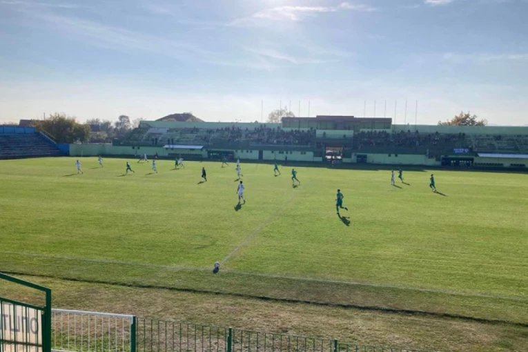 KAKAV DERBI, STRAŠAN DERBI: Domaćin je uspeo da stigne do preokreta sa igračem manje! (VIDEO)