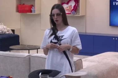 DA LI JE OVO ZAISTA MIONA JOVANOVIĆ?! Nakon medijske ilegale promenila lični opis, FANOVI JE JEDVA PREPOZNALI! (FOTO)