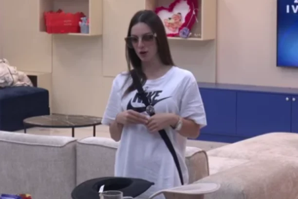 DA LI JE OVO ZAISTA MIONA JOVANOVIĆ?! Nakon medijske ilegale promenila lični opis, FANOVI JE JEDVA PREPOZNALI! (FOTO)