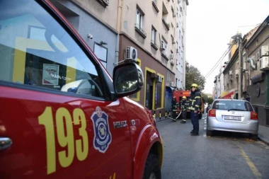 POŽAR U ZEMUNU! Vatrogasci na licu mesta (VIDEO)