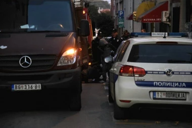 POGREBNO IZNOSI TELO NASTRADALE ŽENE NA BULEVARU! Jezive scene na mestu požara u Beogradu! LJUDI JECAJU! (VIDEO/FOTO)