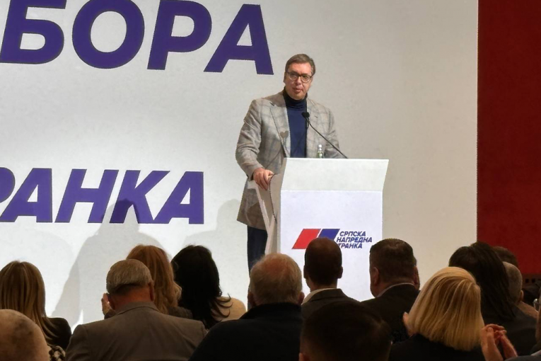 "POZIVAM I DRUGE DA PODNESU OSTAVKE"! Vučić na sednici GO SNS: "SPREMAJTE SE ZA IZBORE, REKONSTRUKCIJA VLADE  OD MARTA DO JUNA 2025"! (FOTO)