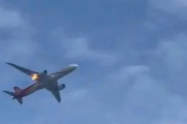 BOING 737 SLETEO NA AERODROM U MONTREALU BEZ STAJNOG TRAPA: Putnici snimili pravu dramu na nebu (FOTO/VIDEO)