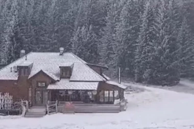 SNEG PREKRIO ČITAV KOPAONIK! Idilične slike obišle Srbiju, beli pokrivač izgleda VELIČANSTVENO (VIDEO)