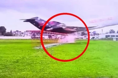 HOROR NA NEBU! Avion udara u antenu i počinje dramatično KRUŽENJE IZNAD GRADA (VIDEO)