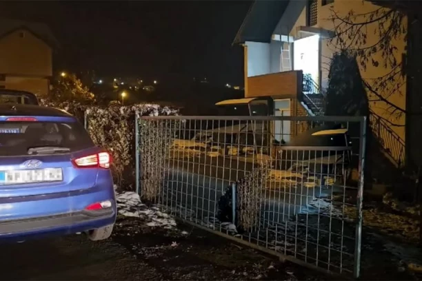 U OVOJ KUĆI U NOVOM PAZARU JE IZBODEN MLADIĆ! Otac priveden, policija još na mestu događaja! (VIDEO)