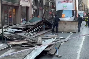 URUŠILA SE SKELA U CENTRU GRADA, TROJE POVREĐENIH: Vatrogasci na licu mesta, policija saopštila samo jednu stvar (VIDEO)