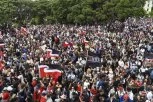 VIŠE OD 35.000 DEMONSTRANATA ISPRED PARLAMENTA: Na jedan od najvećih protesta u istoriji zemlje STIGLA I KRALJICA (FOTO/VIDEO)