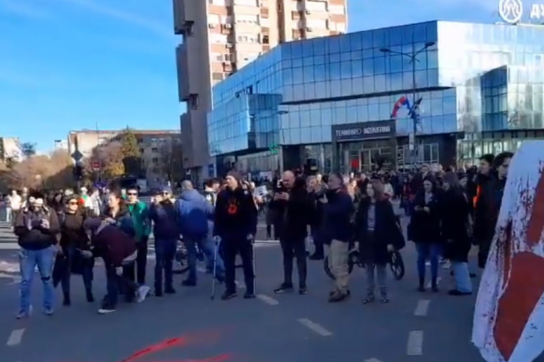 "NE ZNAJU NI IMENA ŽRTAVA, ALI IH KORISTE ZA SOPSTVENE POLITIČKE CILJEVE"! Srpski političari ogorčeni zbog najnovijih nasilnih protesta u Novom Sadu!