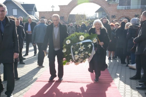 POZNATI STIŽU NA PALMINU SAHRANU: Vera Matović ne dolazi sebi nakon velikog gubitka! (VIDEO)