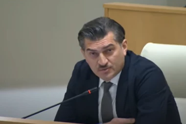 "NEĆE BITI U SLUŽBI STRANIH SILA" Bivši fudbaler Mančester Sitija predložen za predsednika države (VIDEO)