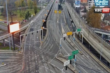 BEOGRAD KAO GRAD DUHOVA! Nema žive duše na ulicama glavnog grada, kamere usnimile nesvakidašnji prizor (FOTO)