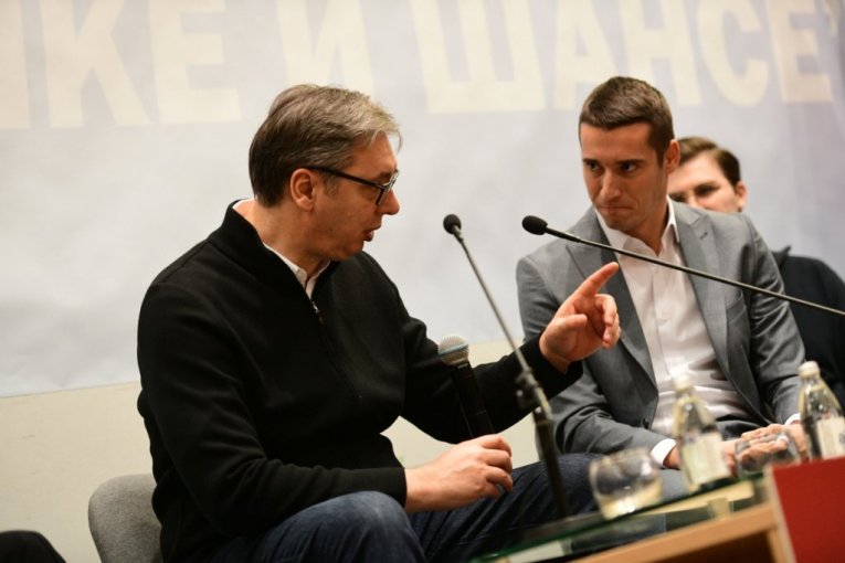 NIKADA NE PODILAZITE ULICI! Vučić mladima Srbije poslao snažnu poruku: U STRAHU I POD PRITISKOM NE DONOSITE ODLUKE (FOTO/VIDEO)