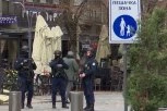 VELIKI BROJ PRIPADNIKA TZV. KOSOVSKE POLICIJE SA DUGIM CEVIMA! Stoje na svim raskrsnicama u Kosovskoj Mitrovici, NE PRESTAJE PLAŠENJE I TEROR NAD SRBIMA! (VIDEO)