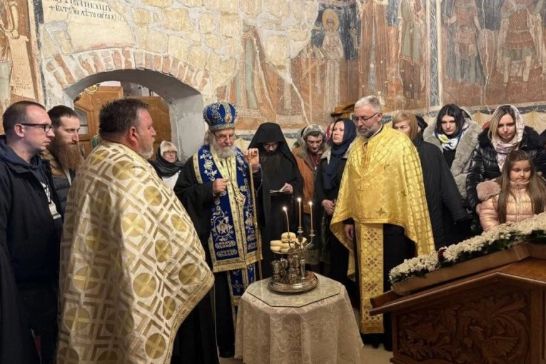 NA VELIKI PRAZNIK SVETLOST OBASJALA SVETINjU U SRCU FRUŠKE GORE: Kako je iskušenica Vinka postala monahinja Pelagija (FOTO)