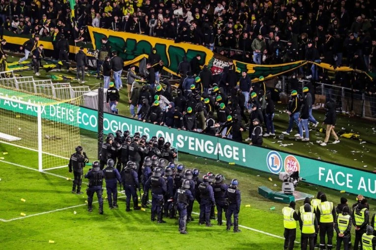 OVAKO NEŠTO SE NE VIĐA ČESTO: Francuzi zabranili šestogodišnjaki dolazak na stadion!