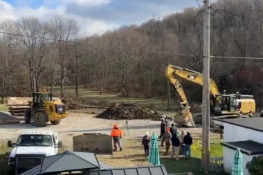 BAKA PALA U PROVALIJU TRAŽEĆI NESTALOG MAČKA: Spasilačke ekipe na terenu, PRONAĐENA JEDNA CIPELA (FOTO/VIDEO)