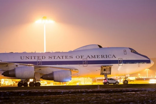 RUSI I AMERIKANCI IMAJU LETEĆE NUKLEARNE BUNKERE! Pogledajte kako izgleda "AVION SUDNJEG DANA"! (VIDEO)