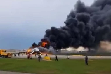 IZGORELO 287 PUTNIKA I 14 ČLANOVA POSADE: Evo zašto morate da slušate STJUARDESE (VIDEO)