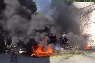 MASAKR KAKAV SE NE PAMTI: Izdvojili ljude, okružili ih, a potom upucali i iskasapili noževima i mačetama (VIDEO)