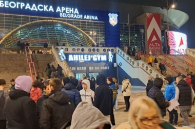 BRATSKA ATMOSFERA PRED BITAN OBRAČUN! "Delije" stigle da podrže, tu je i Džon Braun (VIDEO)