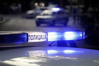 TUKAO I MALTRETIRAO BAKU! Uhapšen tinejdžer (15) sa Novog Beograda, napao i policiju!