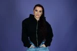 "OVO TREBA DA BUDE SMEŠNO?!": Barbaru Bobak fanovi ISPROZIVALI zbog MORBIDNE šale - pevačica izazvala lavinu komentara! (VIDEO)