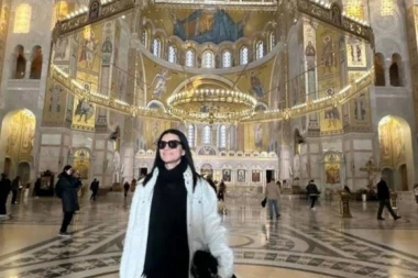 LAURA PAUSINI POSETILA HRAM SVETOG SAVE! Svetska zvezda napisala poruku na ĆIRILICI i oduševila Srbe!