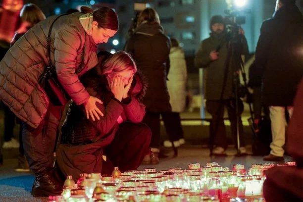 PREMINUO MUZIČAR U 40. GODINI: Potvrđena tužna vest, na društvenim mrežama se opraštaju od njega (FOTO)